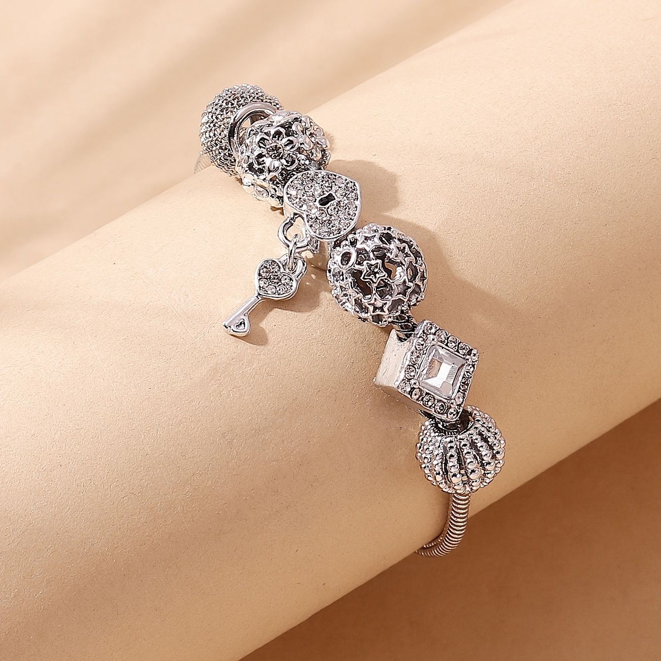 Key Shape Beaded Charm Bracelet Flower & Star Shape Pattern In Lantern Beads Snake Chain Bracelet