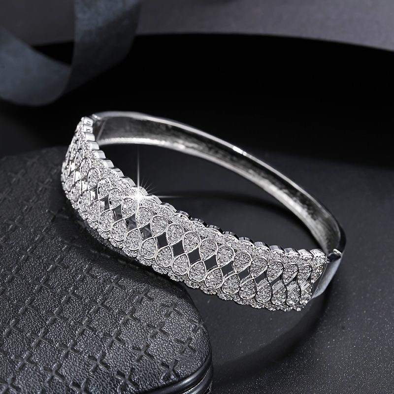 Classic Number Zircon Inlaid Bracelet 18K Gold Plated Holiday Style